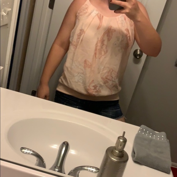 Floral Top 🌸 - Picture 2 of 3